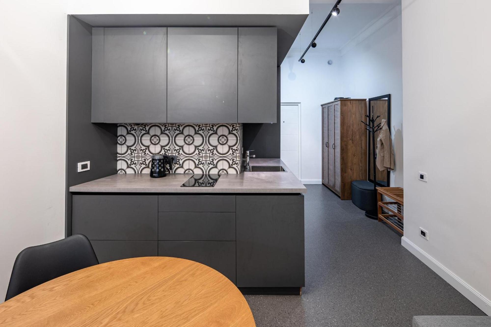 Apartamenty On Knyazya Romana ลวีฟ ภายนอก รูปภาพ