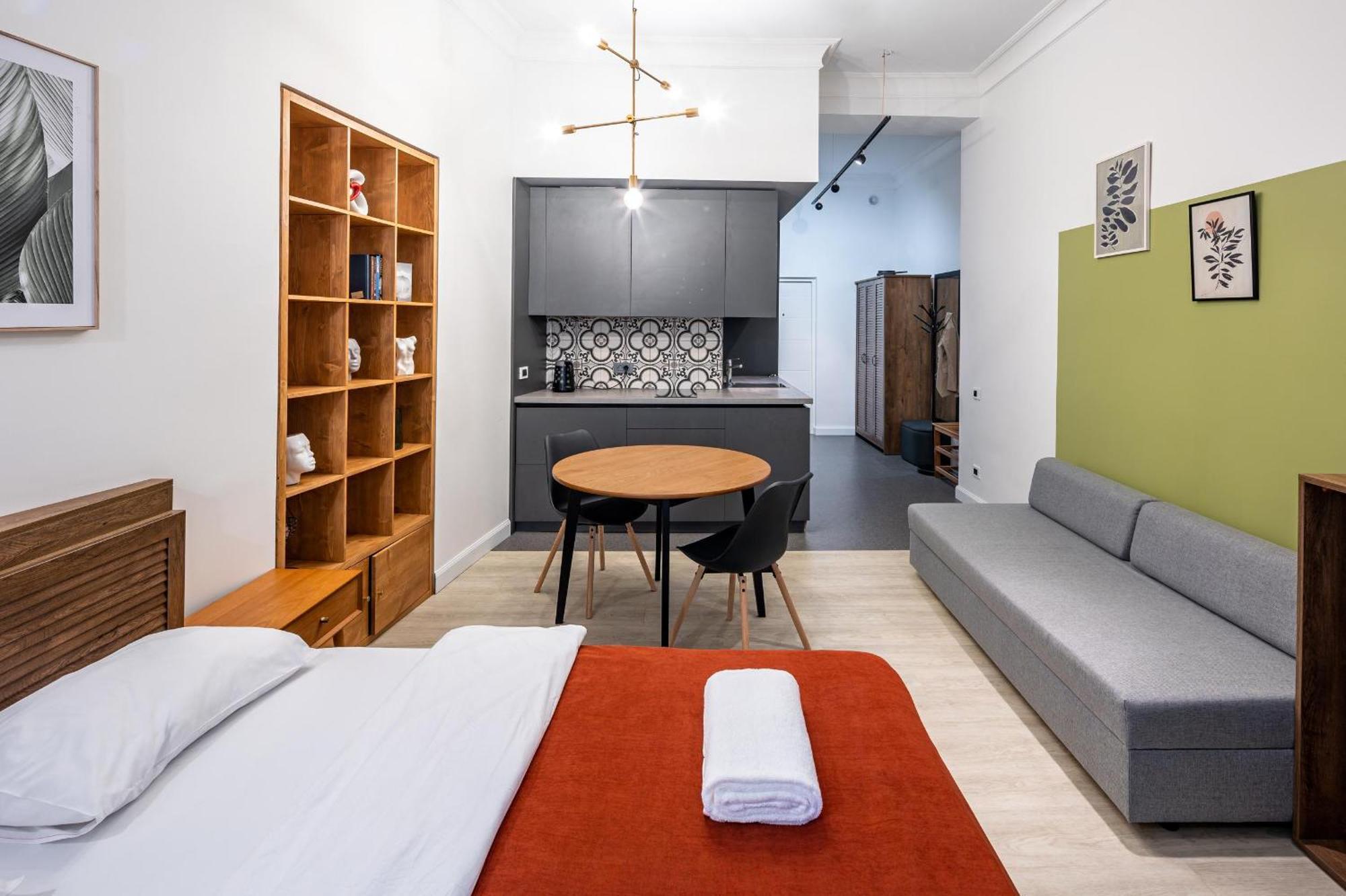 Apartamenty On Knyazya Romana ลวีฟ ภายนอก รูปภาพ
