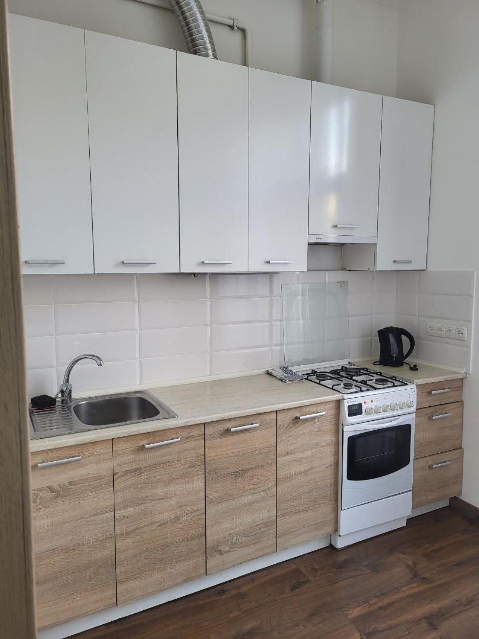 Apartamenty On Knyazya Romana ลวีฟ ภายนอก รูปภาพ